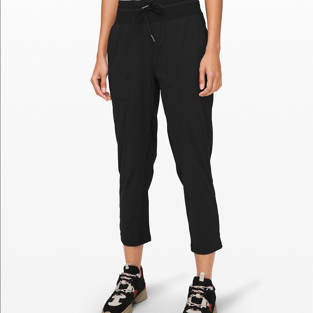 Lululemon Dance Studio Crop